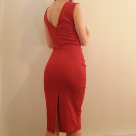 Long red dress. Worn once for a wedding - Picture 2 of 5